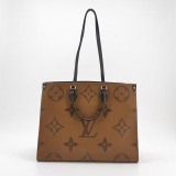 Louis Vuitton(LV) OnTheGo Tote Reverse Monogram Giant GM — thumbnail 3