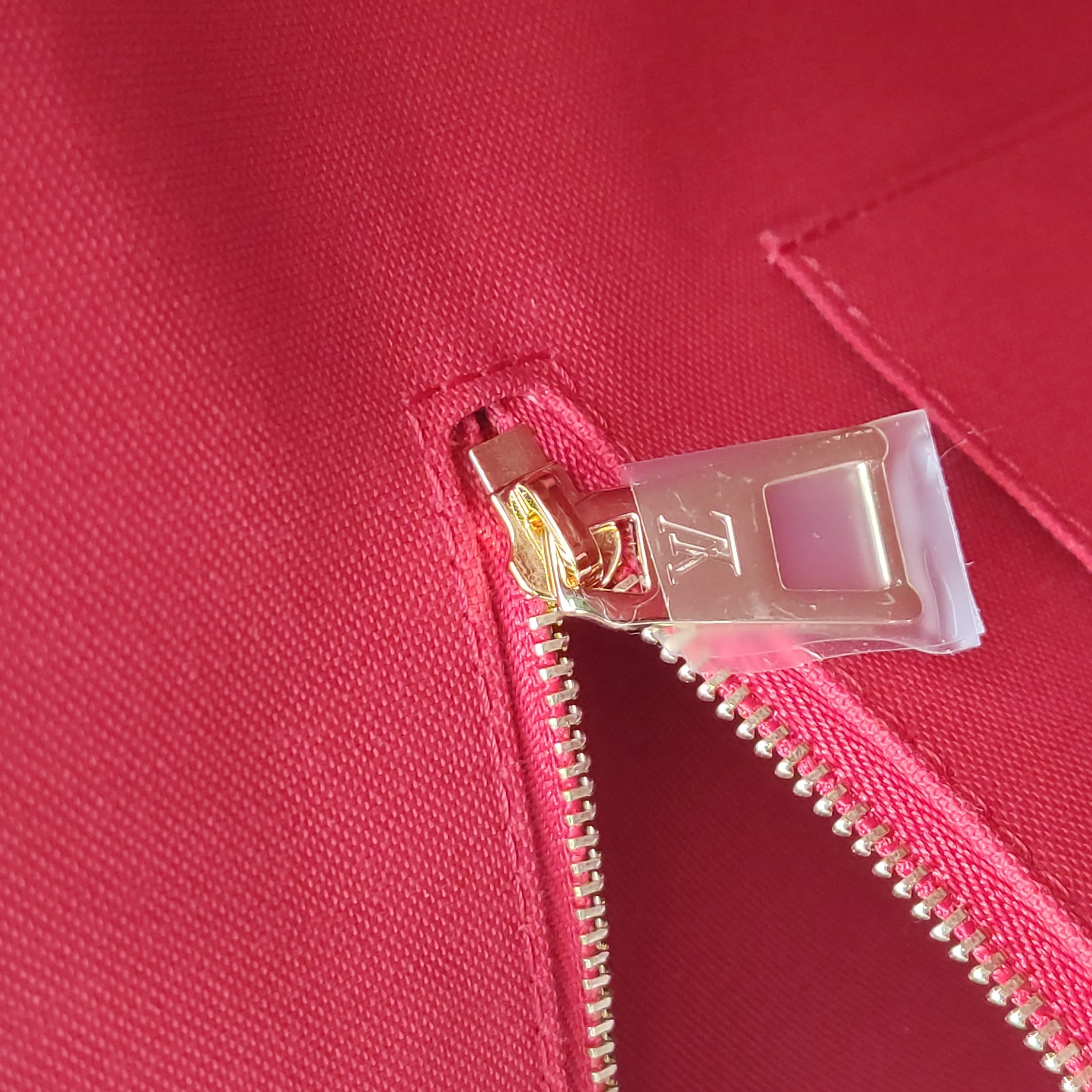 Louis Vuitton(LV) OnTheGo Tote Reverse Monogram Giant GM — photo 10 of 14