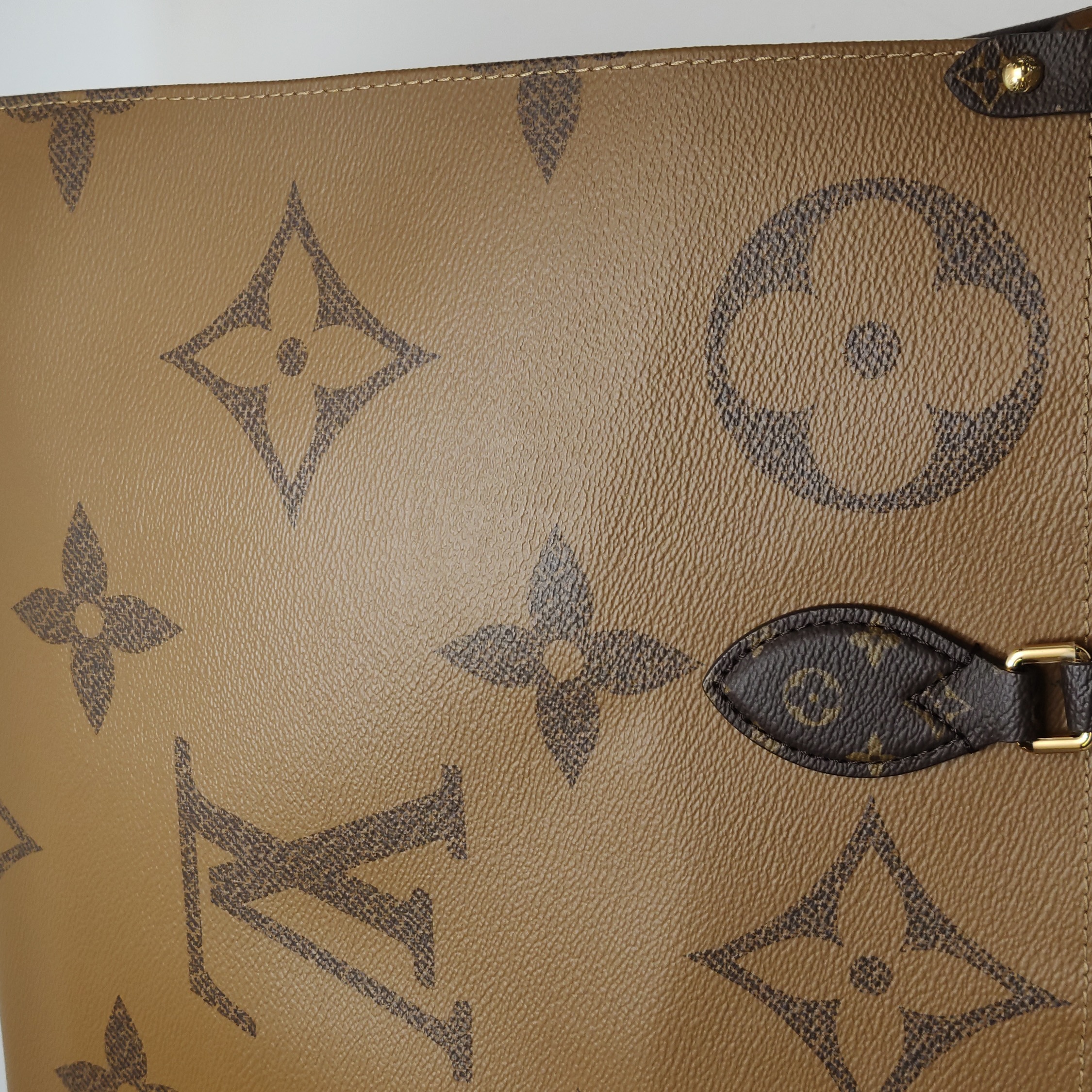 Louis Vuitton(LV) OnTheGo Tote Reverse Monogram Giant GM — photo 11 of 14