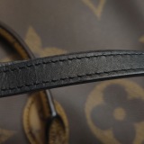 Louis Vuitton(LV) OnTheGo Tote Reverse Monogram Giant GM — thumbnail 14