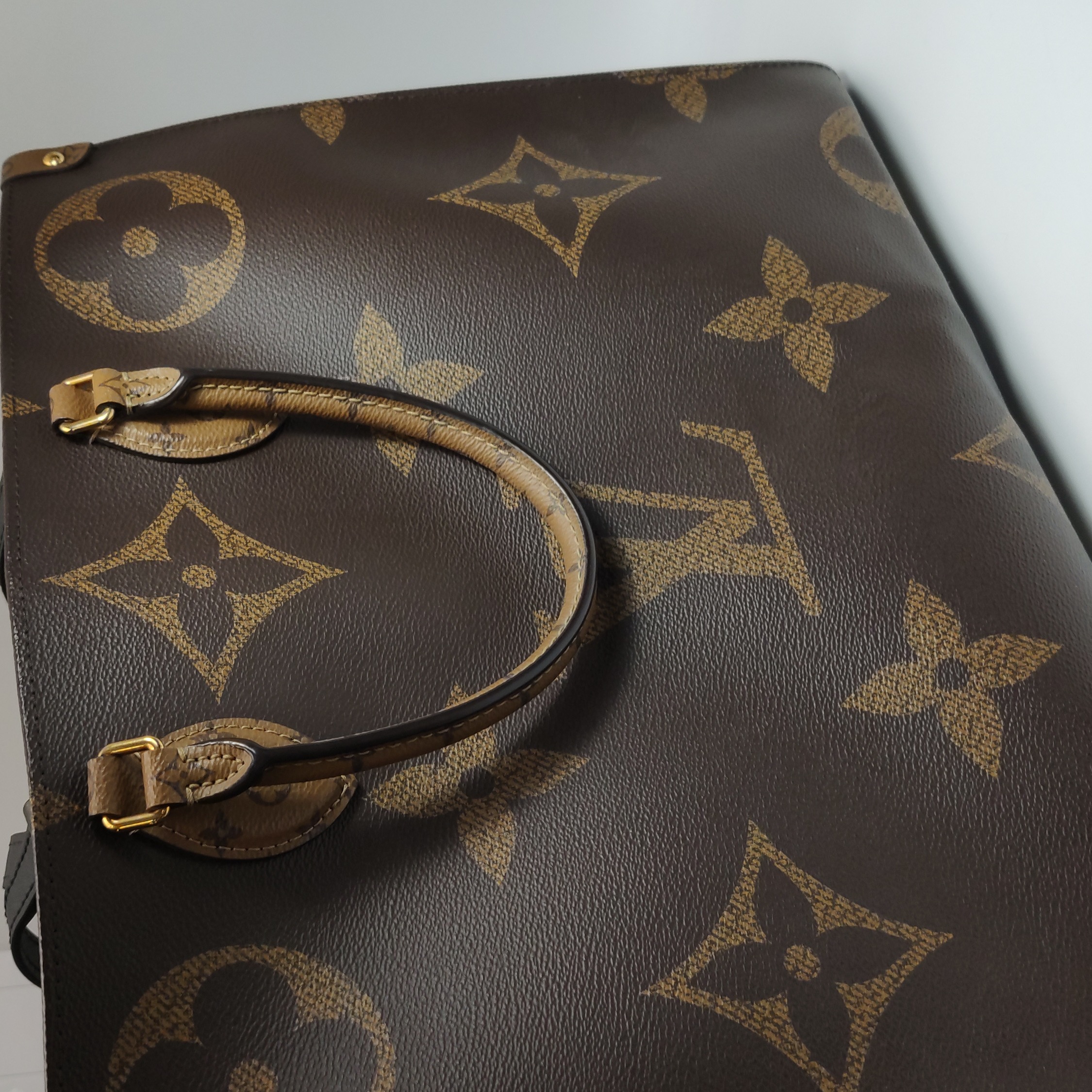 Louis Vuitton(LV) OnTheGo Tote Reverse Monogram Giant GM — photo 13 of 14