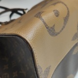Louis Vuitton(LV) OnTheGo Tote Reverse Monogram Giant GM — thumbnail 10