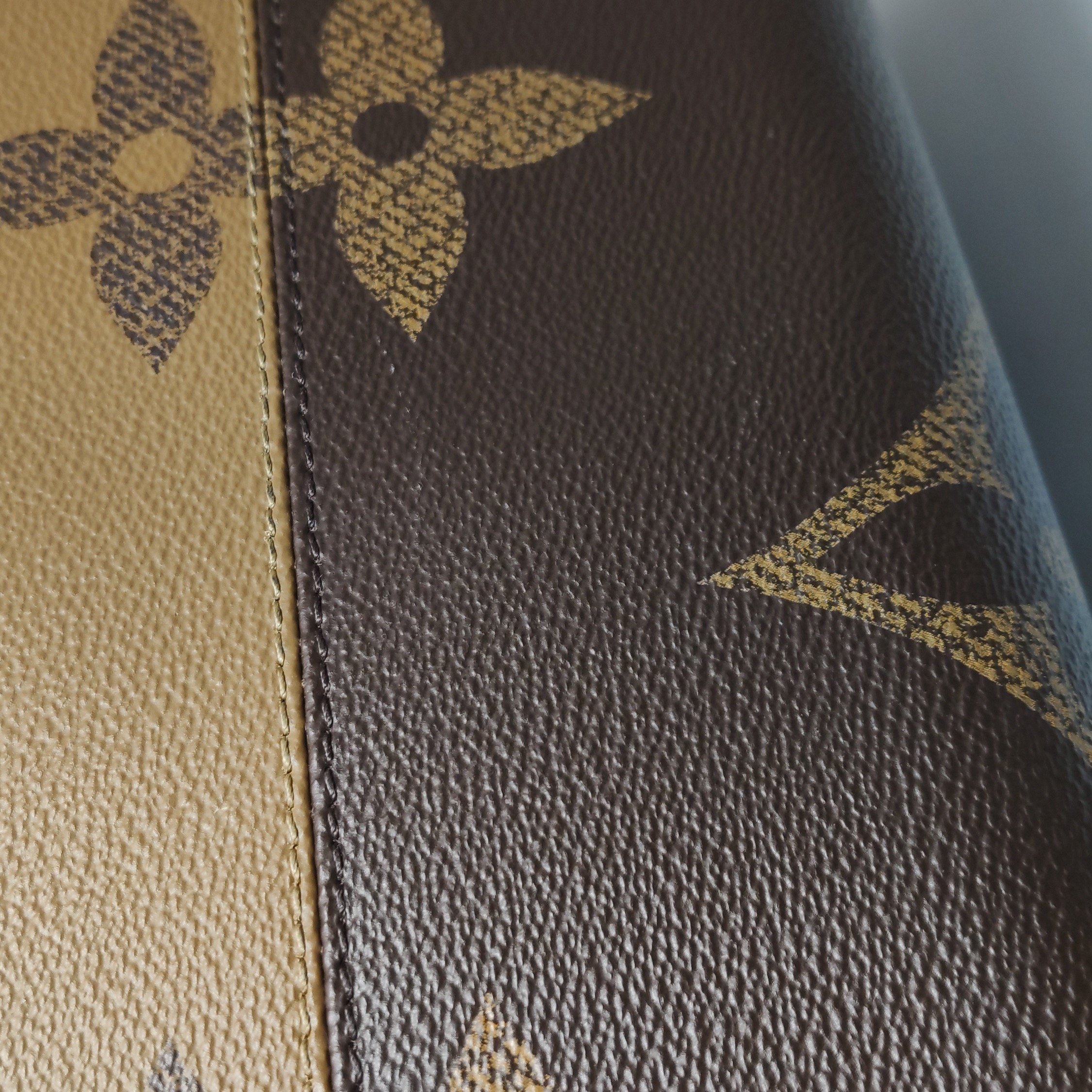 Louis Vuitton(LV) OnTheGo Tote Reverse Monogram Giant GM — photo 13 of 14
