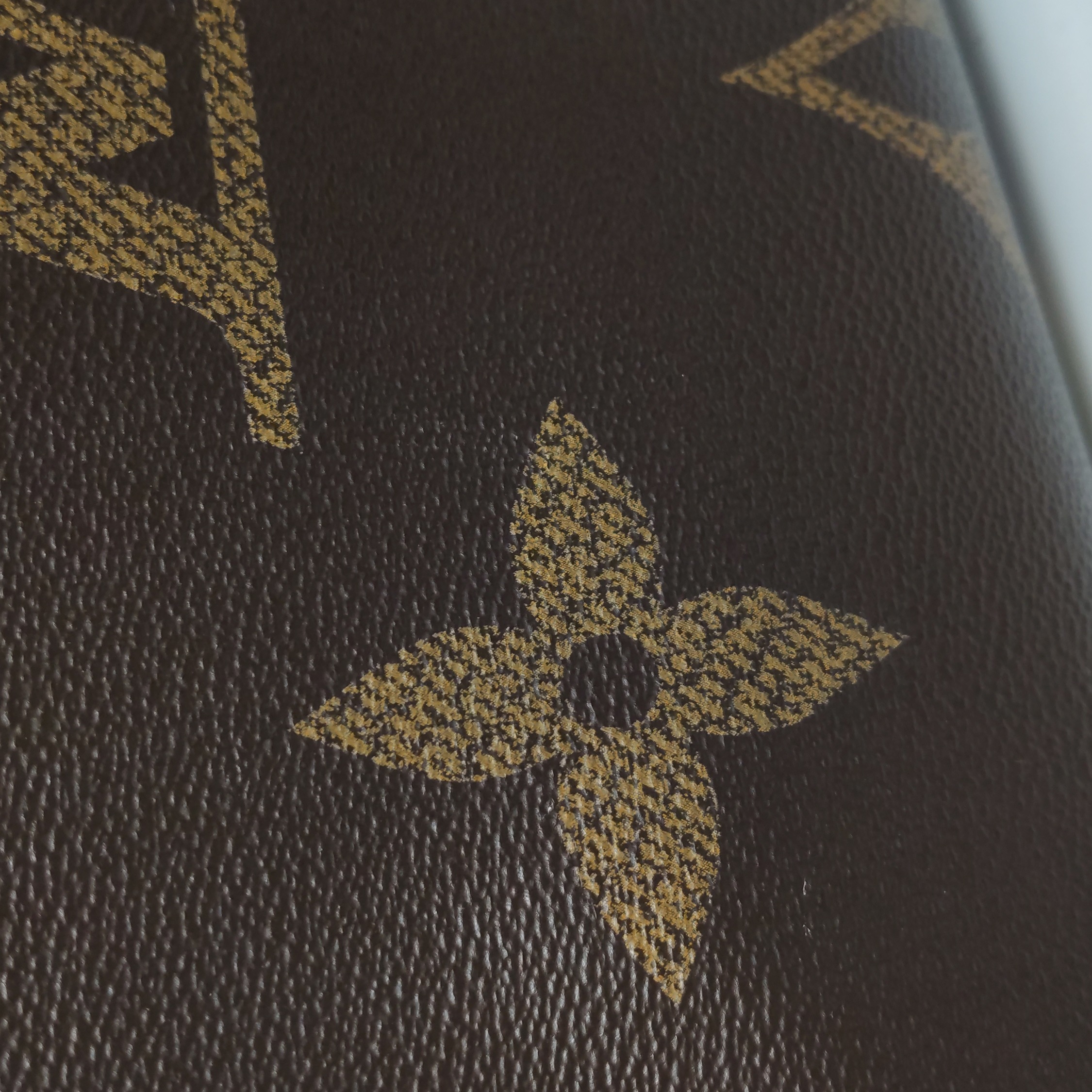 Louis Vuitton(LV) OnTheGo Tote Reverse Monogram Giant GM — photo 12 of 14