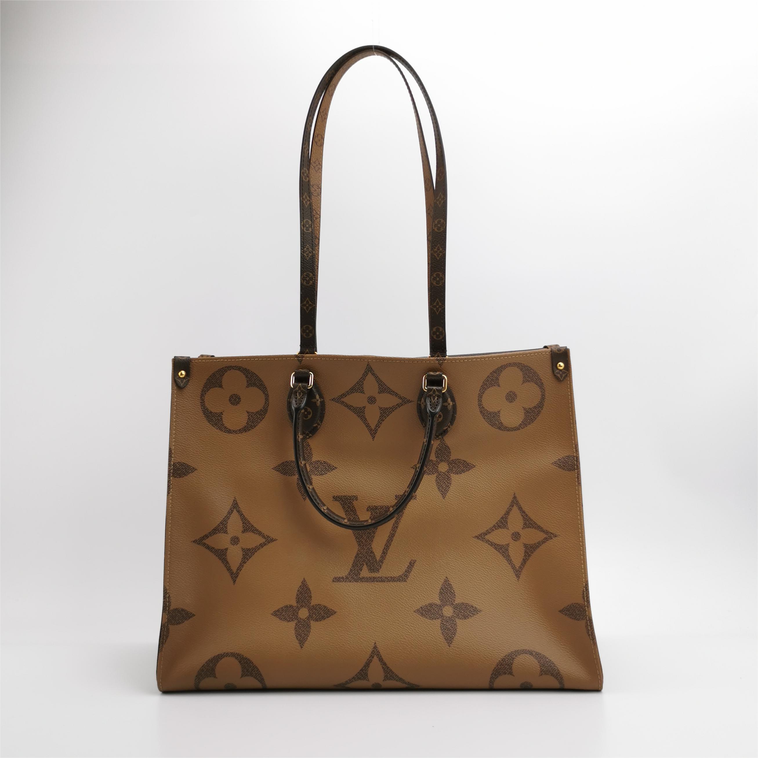 Louis Vuitton(LV) OnTheGo Tote Reverse Monogram Giant GM — photo 3 of 10