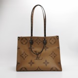 Louis Vuitton(LV) OnTheGo Tote Reverse Monogram Giant GM — thumbnail 3