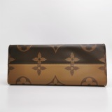 Louis Vuitton(LV) OnTheGo Tote Reverse Monogram Giant GM — thumbnail 5