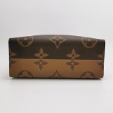 Louis Vuitton(LV) OnTheGo Tote Reverse Monogram Giant GM — thumbnail 6