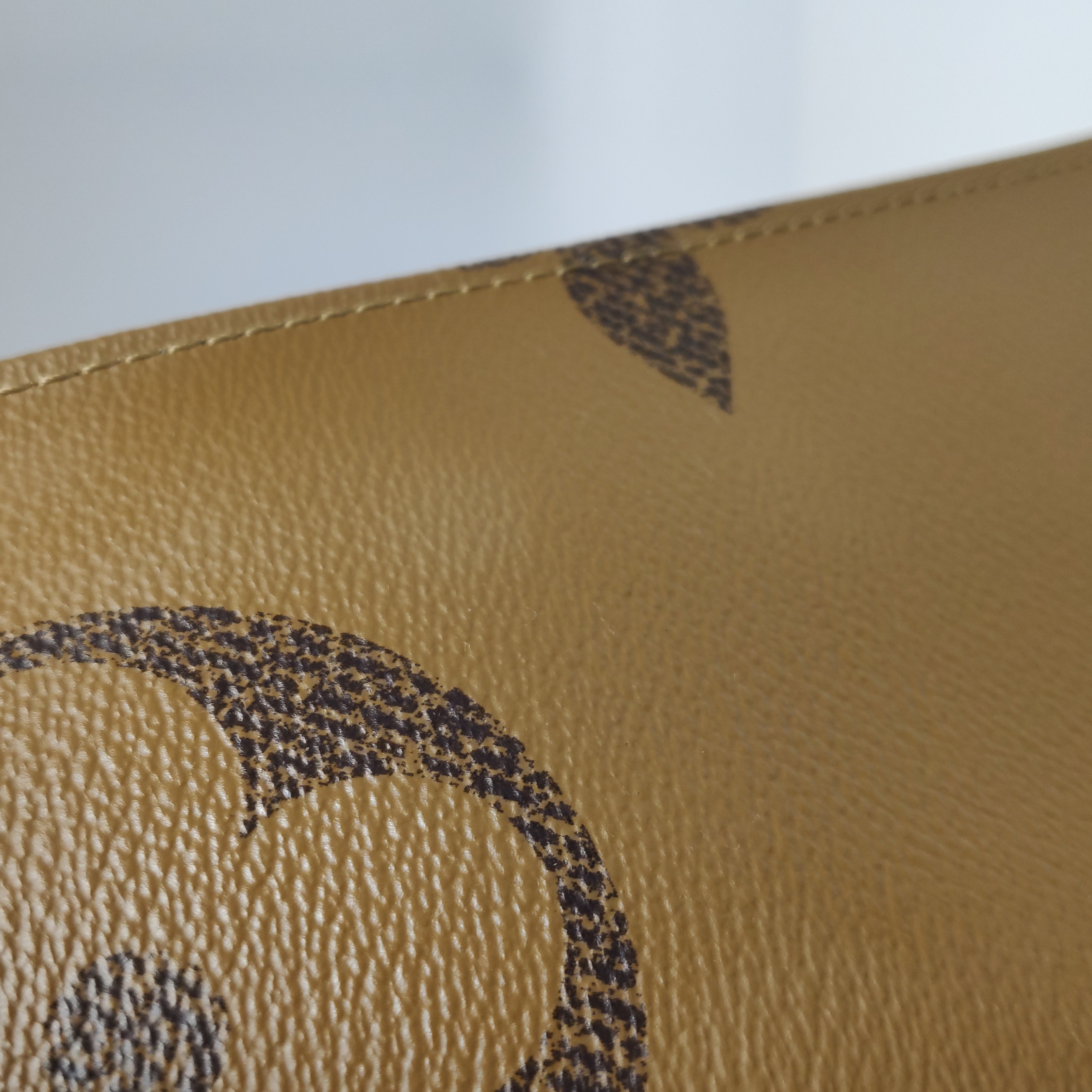 Louis Vuitton(LV) OnTheGo Tote Reverse Monogram Giant GM — photo 11 of 15