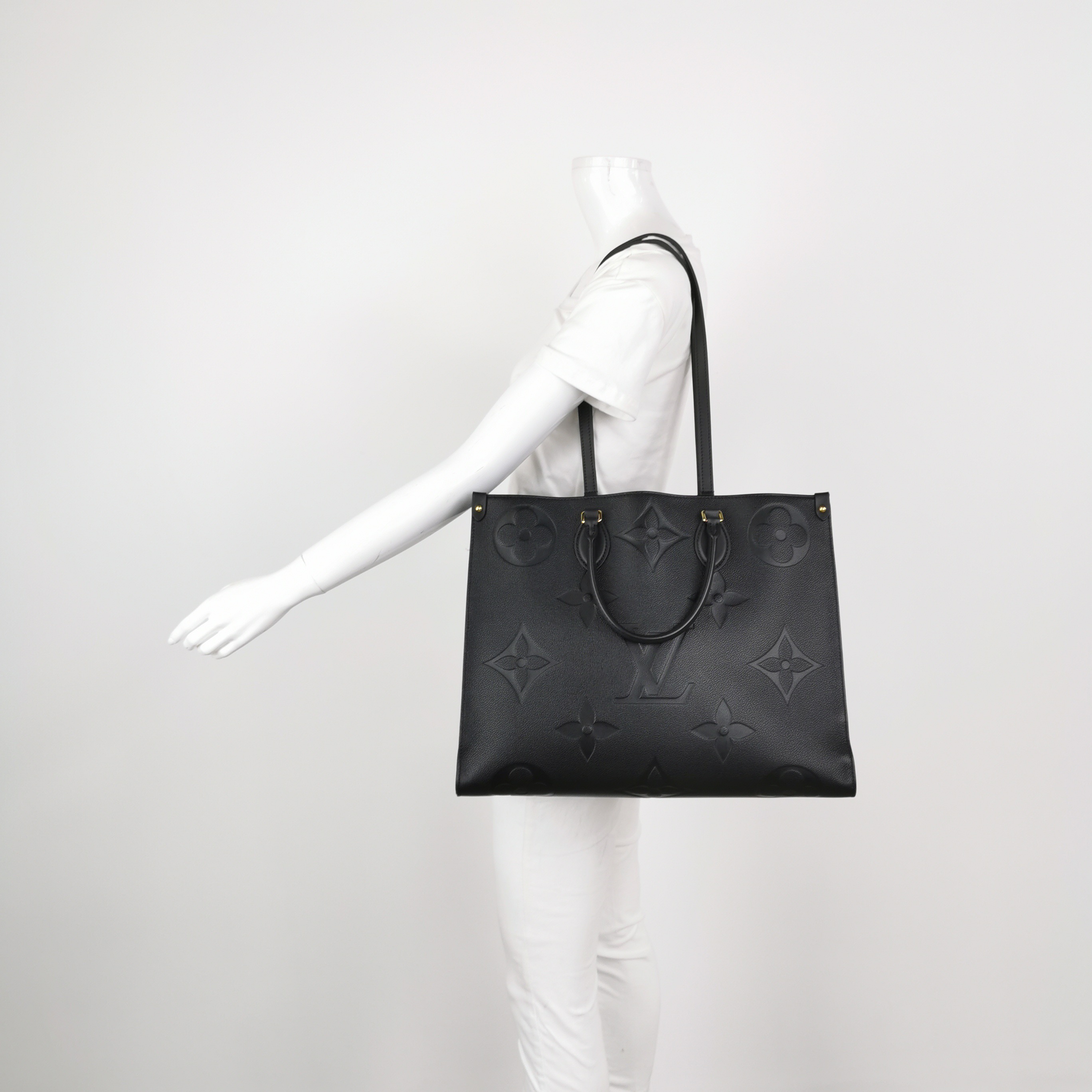 Louis Vuitton(LV) OnTheGo Tote Monogram Empreinte Giant GM — alternate view