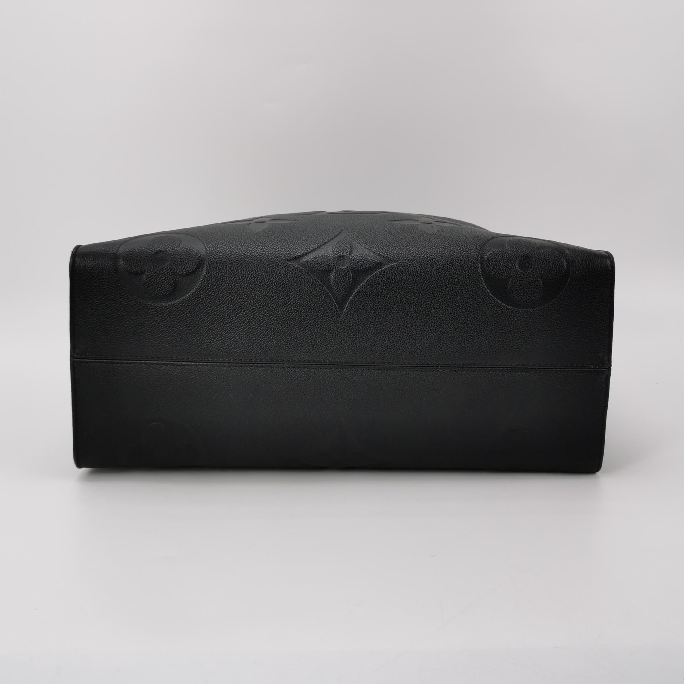 Louis Vuitton(LV) OnTheGo Tote Monogram Empreinte Giant GM — photo 6 of 16