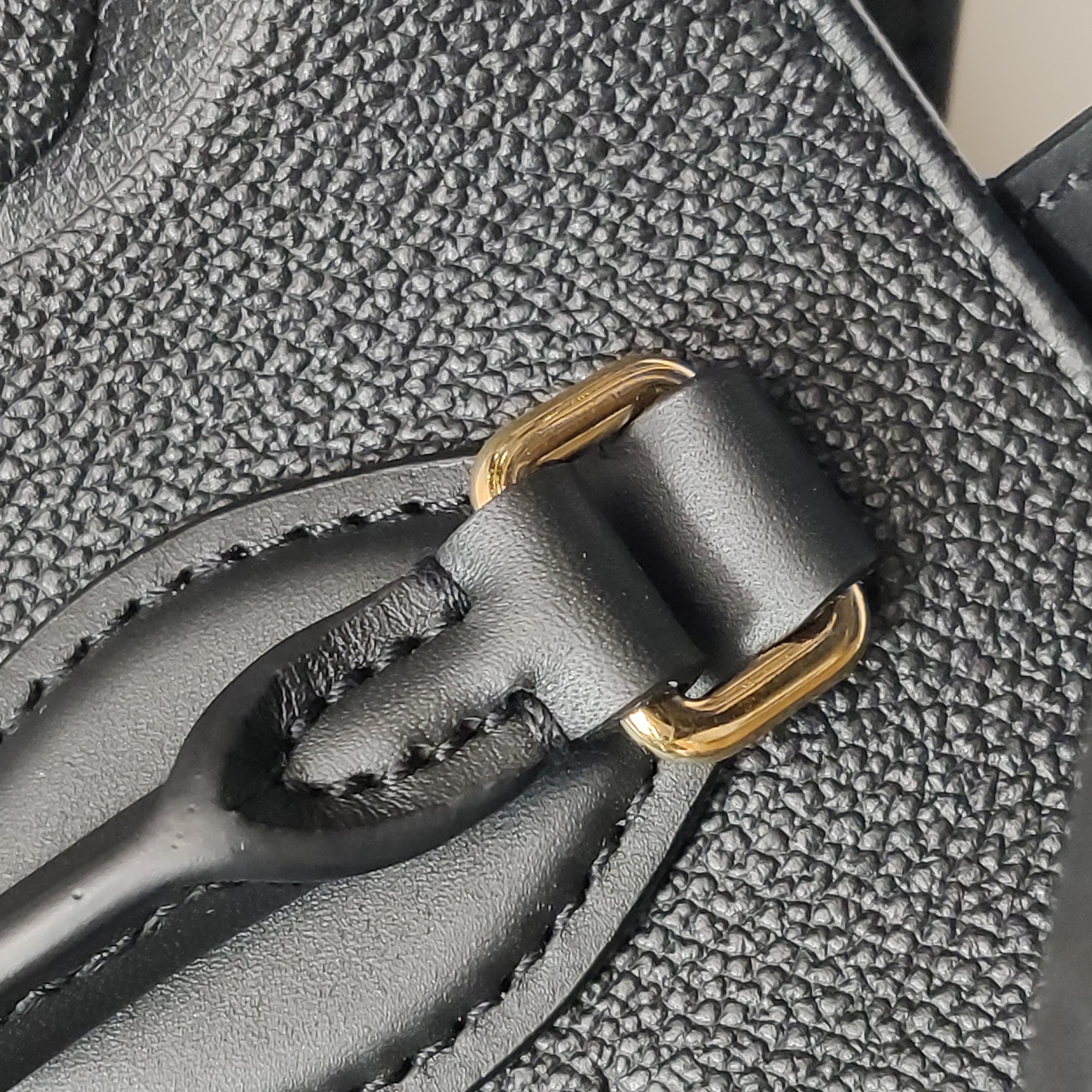 Louis Vuitton(LV) OnTheGo Tote Monogram Empreinte Giant GM — photo 13 of 16