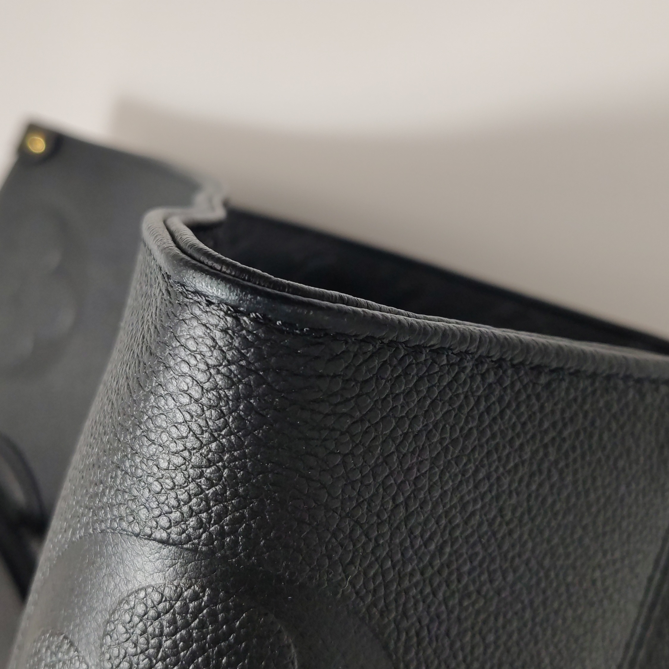 Louis Vuitton(LV) OnTheGo Tote Monogram Empreinte Giant GM — photo 14 of 16