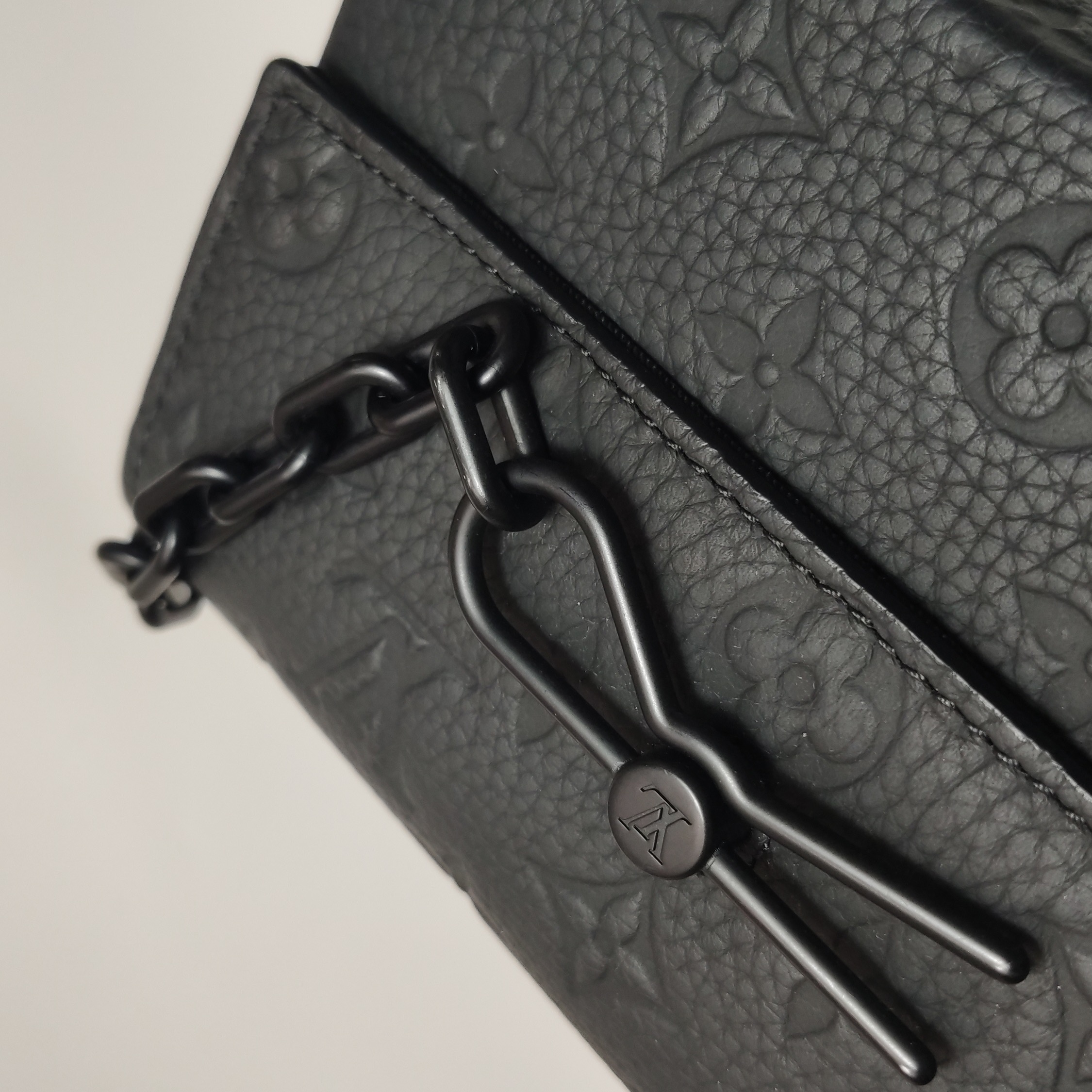 Louis Vuitton(LV) Steamer Wearable Wallet Monogram Taurillon Leather — photo 8 of 20
