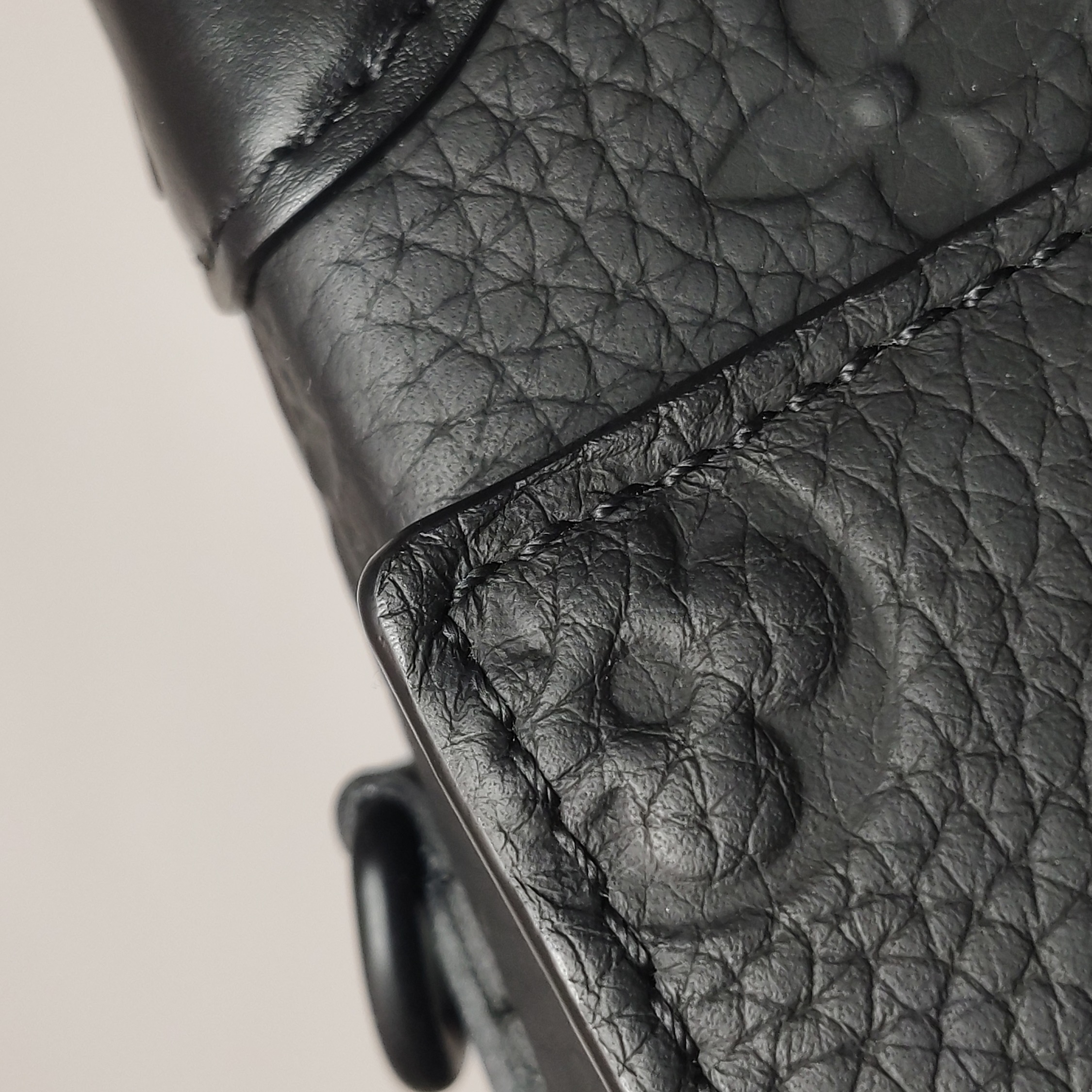 Louis Vuitton(LV) Steamer Wearable Wallet Monogram Taurillon Leather — photo 13 of 20