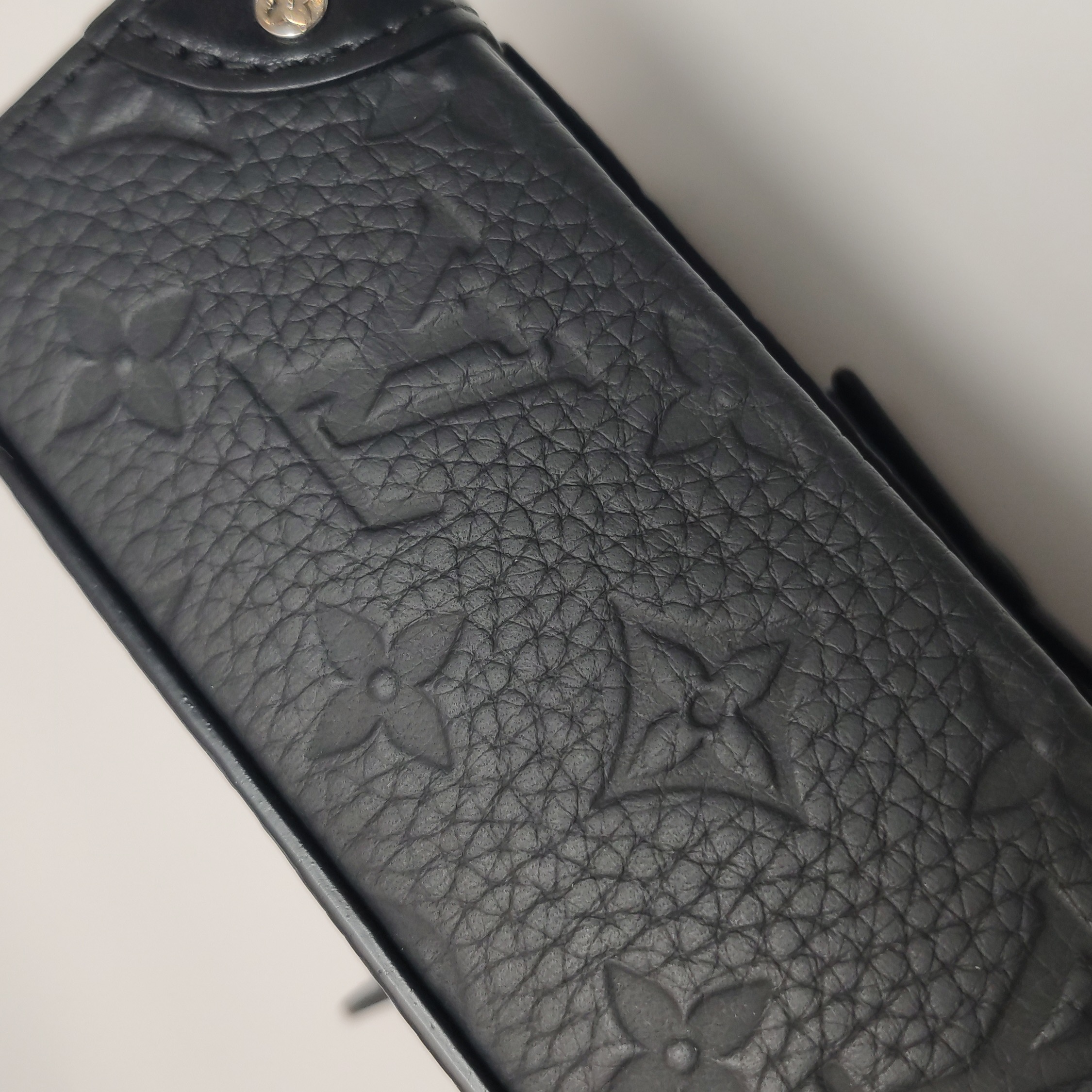Louis Vuitton(LV) Steamer Wearable Wallet Monogram Taurillon Leather — photo 9 of 20