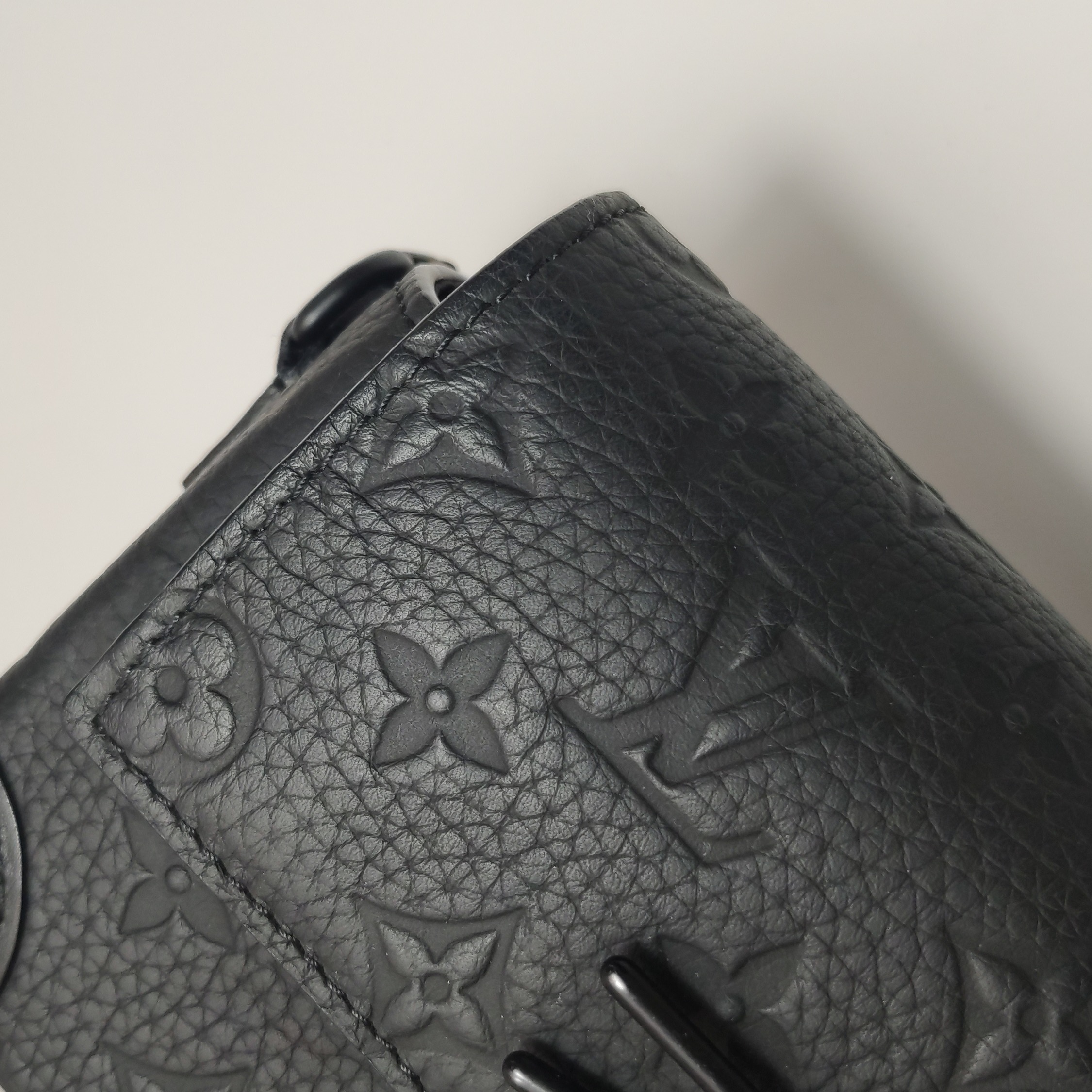 Louis Vuitton(LV) Steamer Wearable Wallet Monogram Taurillon Leather — photo 11 of 20