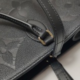 Louis Vuitton(LV) OnTheGo Tote Monogram Empreinte Giant GM — thumbnail 12