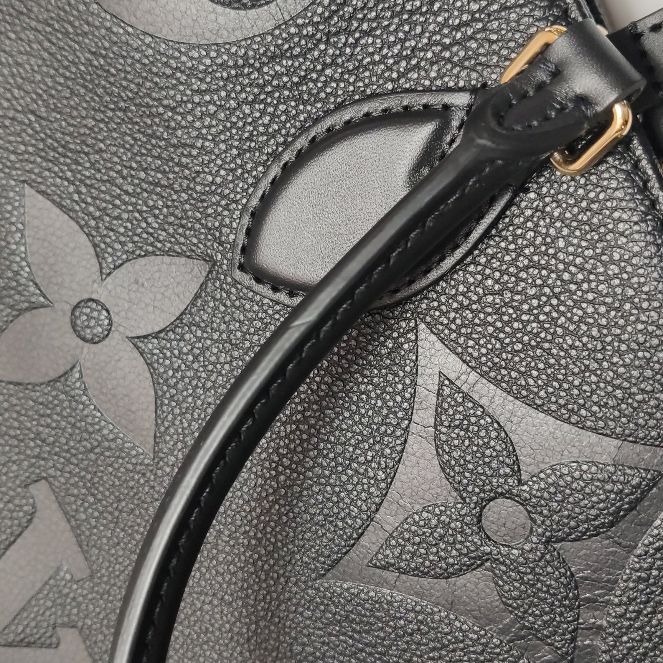 Louis Vuitton(LV) OnTheGo Tote Monogram Empreinte Giant GM — photo 13 of 15