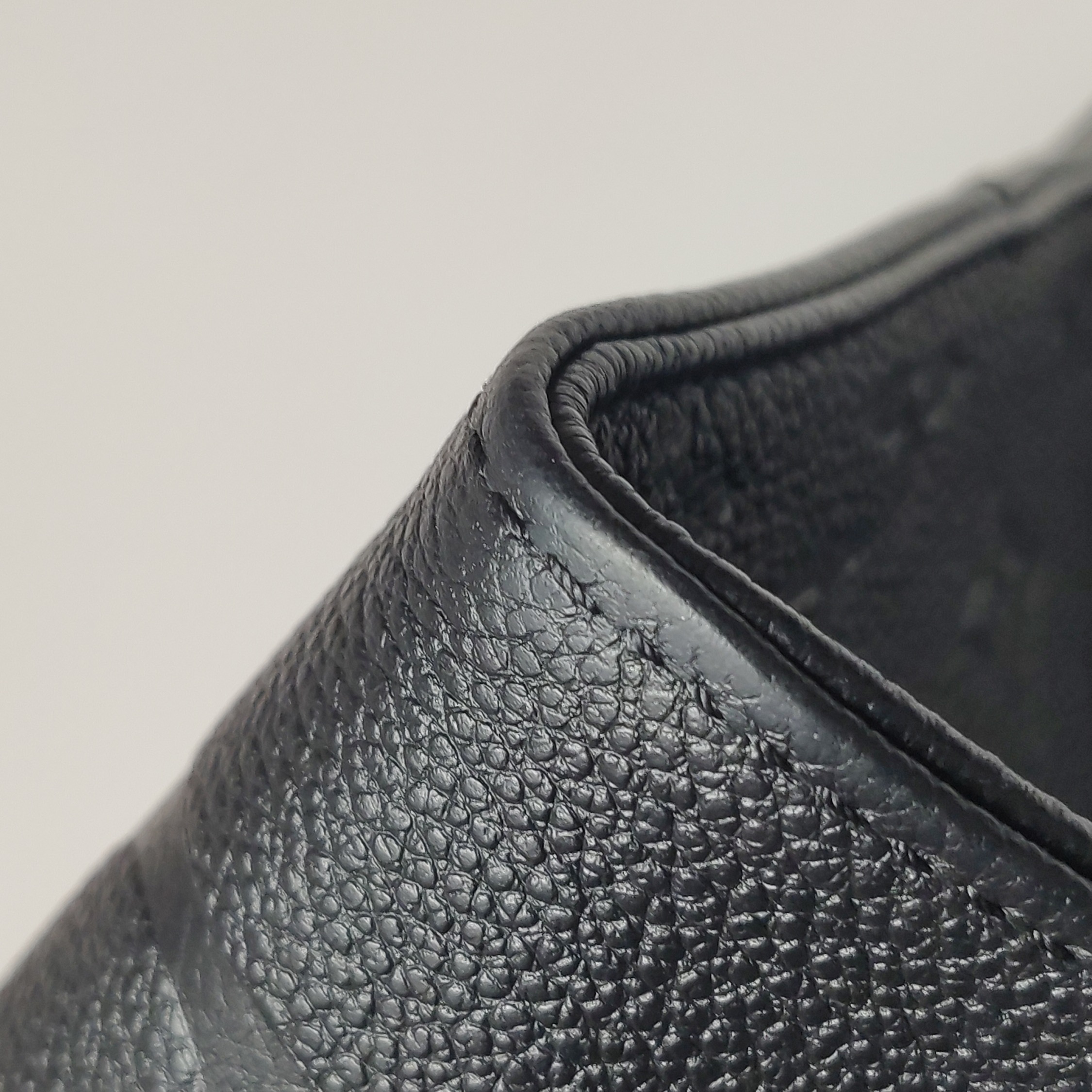 Louis Vuitton(LV) OnTheGo Tote Monogram Empreinte Giant GM — photo 14 of 15