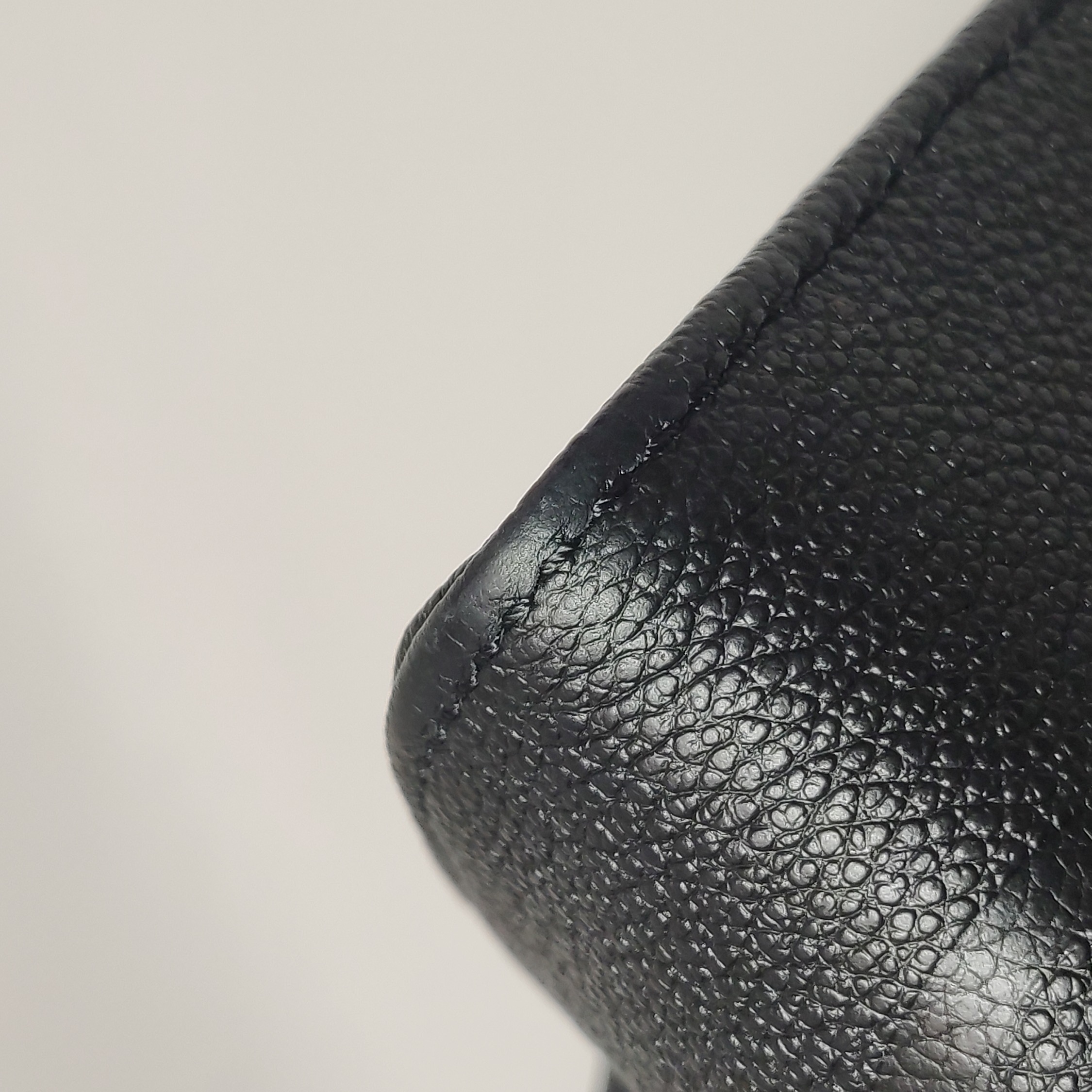 Louis Vuitton(LV) OnTheGo Tote Monogram Empreinte Giant GM — photo 15 of 15