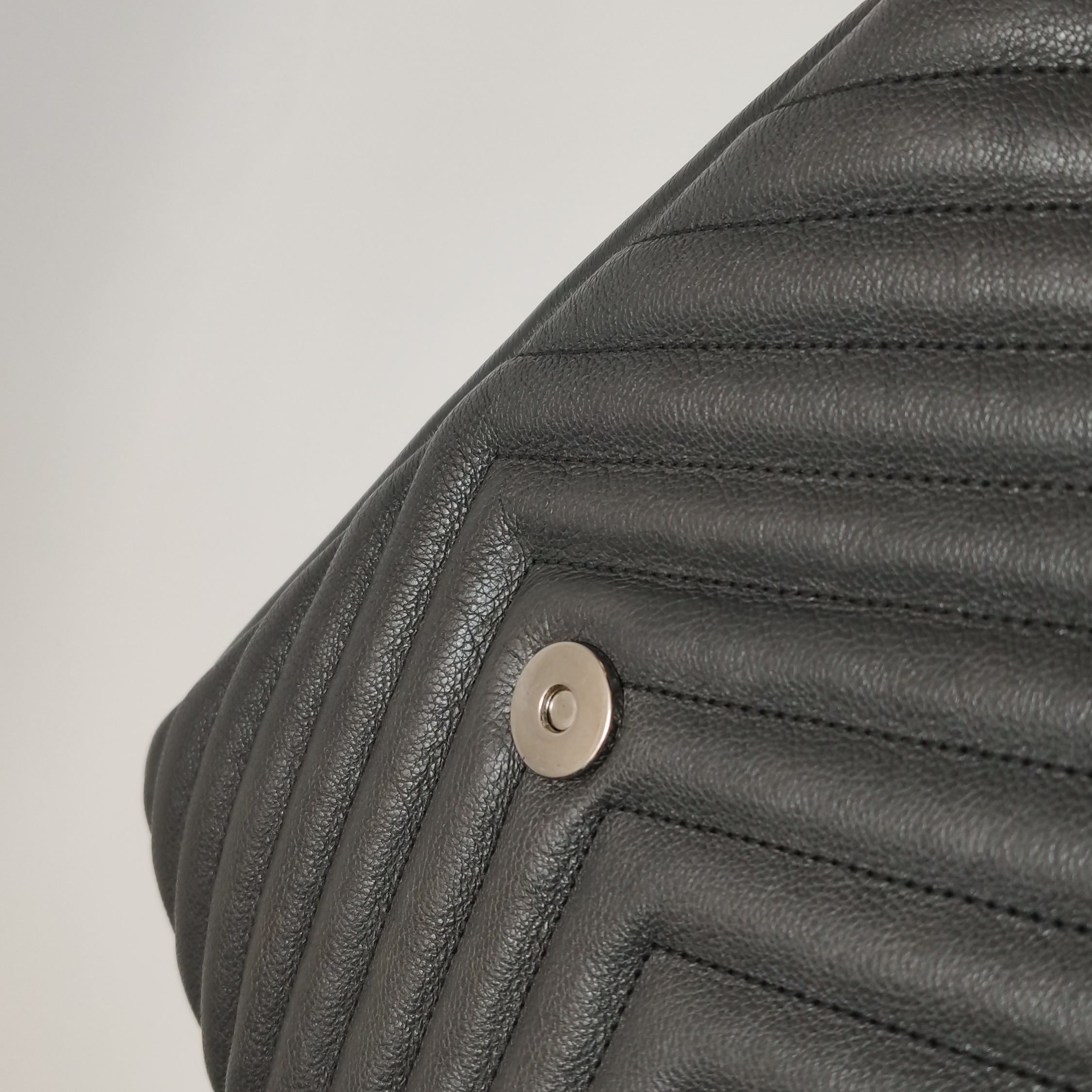 Saint Laurent()YSL Classic Monogram College Bag Matelasse Chevron Leather Medium — photo 10 of 16