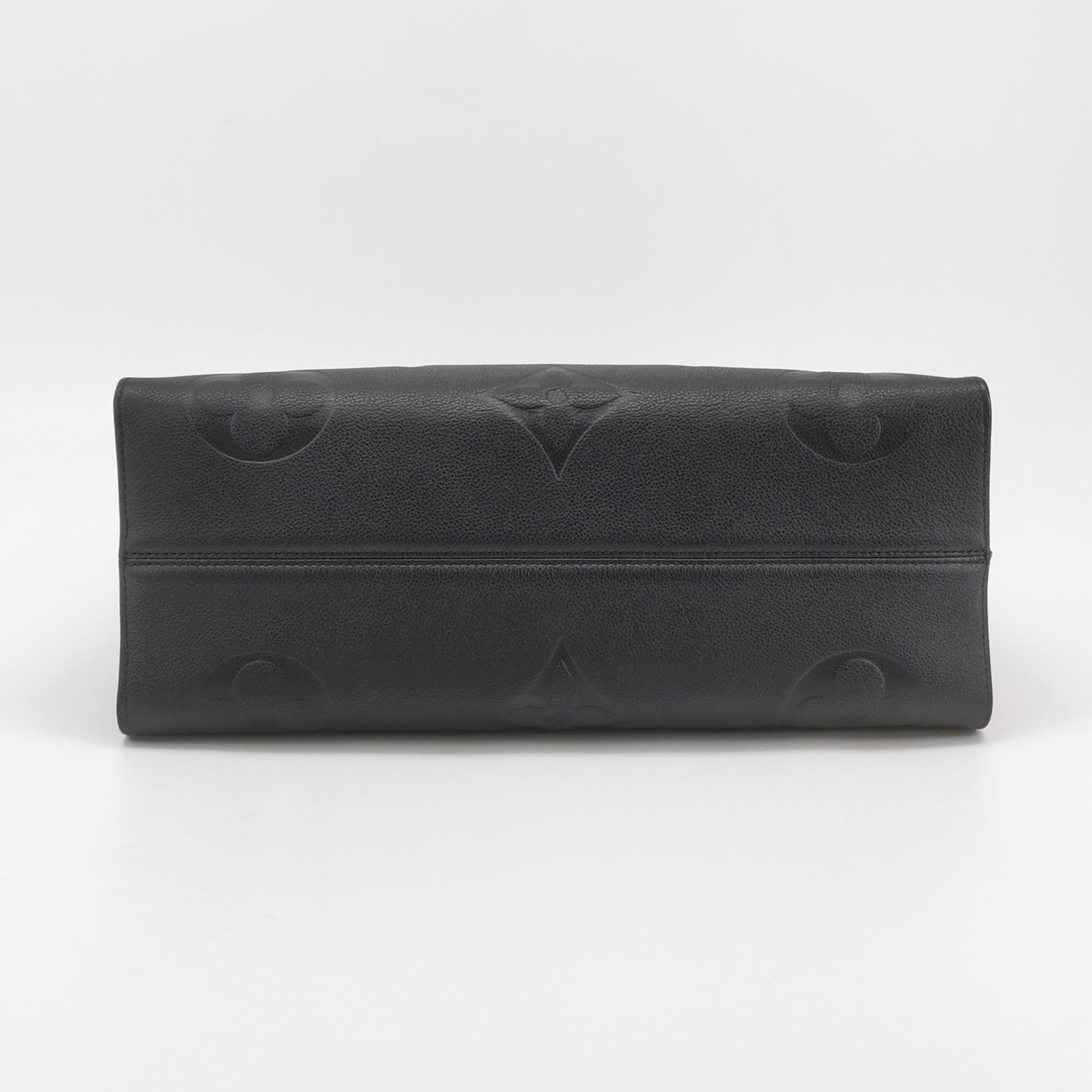 Louis Vuitton(LV) OnTheGo Tote Monogram Empreinte Giant GM — photo 6 of 15