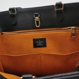 Louis Vuitton(LV) OnTheGo Tote Monogram Empreinte Giant GM — thumbnail 8