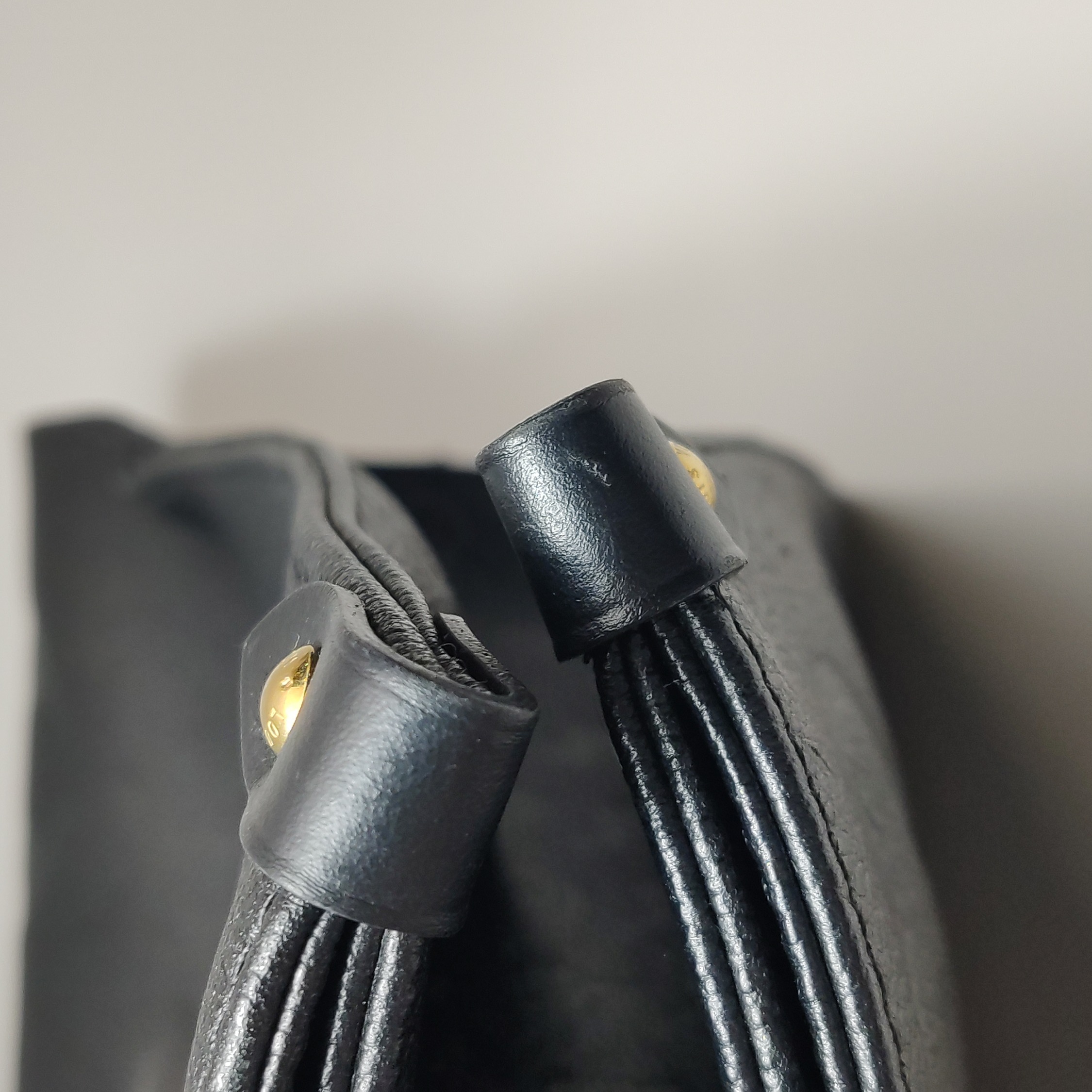 Louis Vuitton(LV) OnTheGo Tote Monogram Empreinte Giant GM — photo 12 of 15