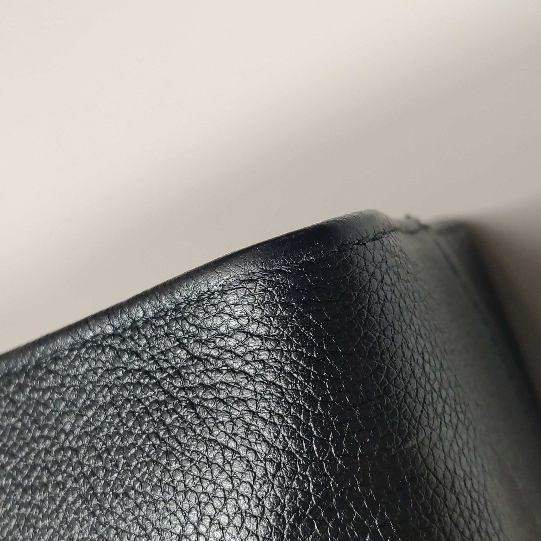 Louis Vuitton(LV) OnTheGo Tote Monogram Empreinte Giant GM — photo 13 of 15