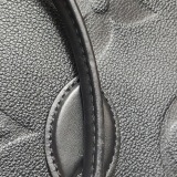 Louis Vuitton(LV) OnTheGo Tote Monogram Empreinte Giant GM — thumbnail 15