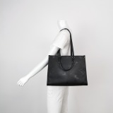 Louis Vuitton(LV) OnTheGo Tote Monogram Empreinte Giant MM — thumbnail 2