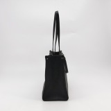 Louis Vuitton(LV) OnTheGo Tote Monogram Empreinte Giant MM — thumbnail 4