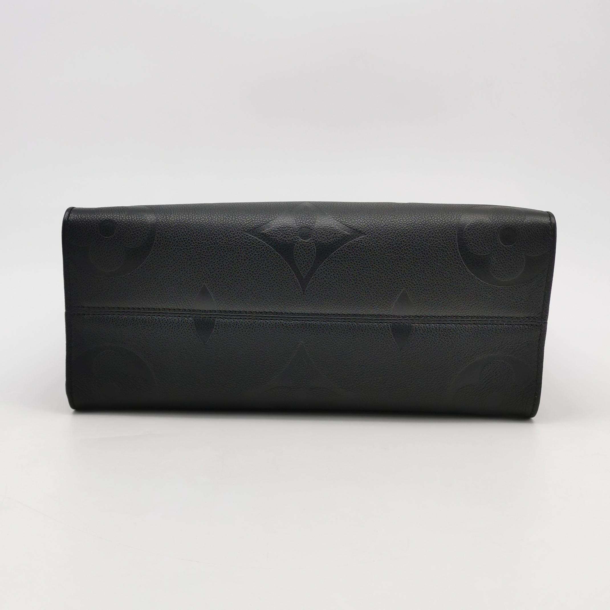 Louis Vuitton(LV) OnTheGo Tote Monogram Empreinte Giant MM — photo 6 of 15