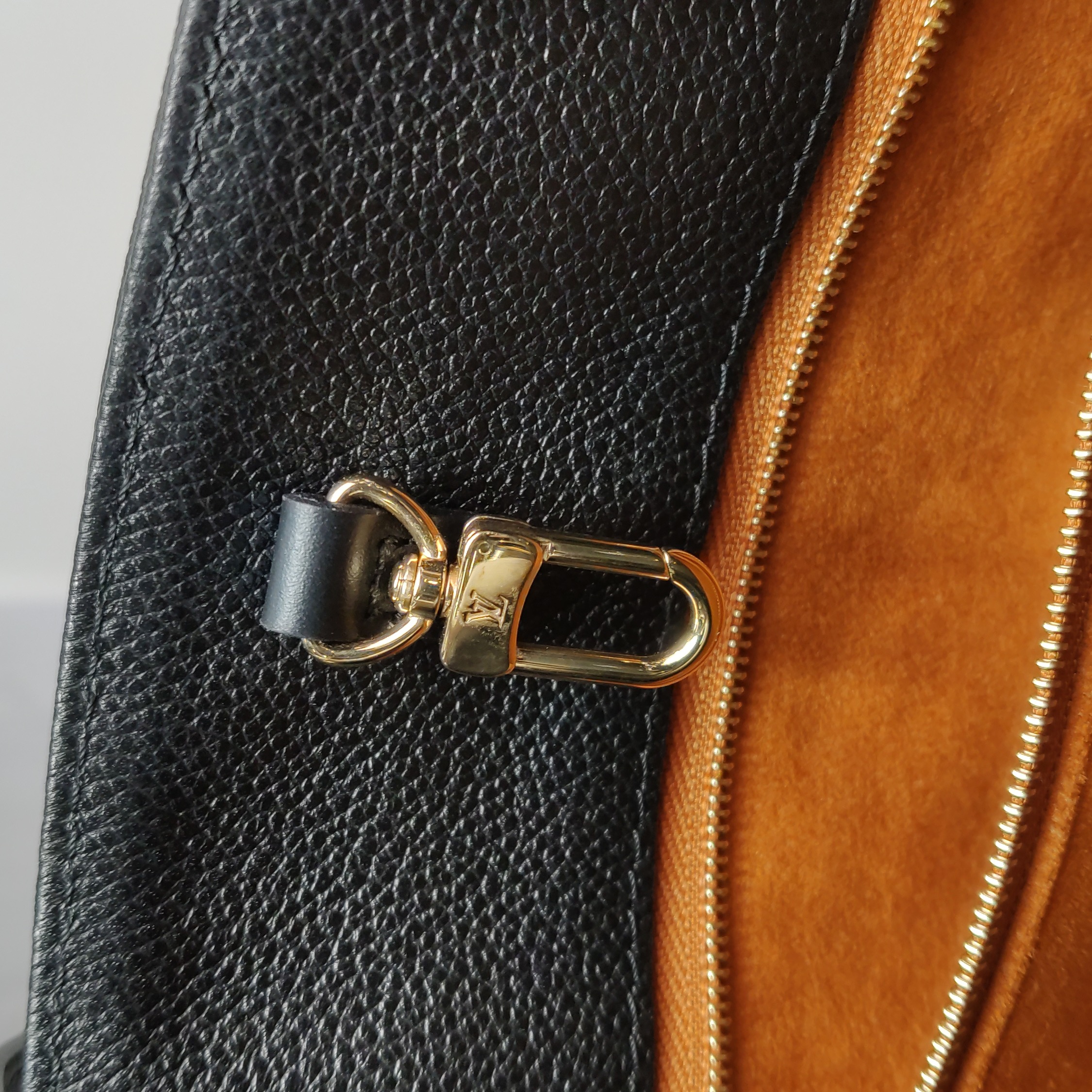 Louis Vuitton(LV) OnTheGo Tote Monogram Empreinte Giant MM — photo 10 of 15