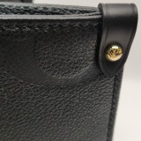 Louis Vuitton(LV) OnTheGo Tote Monogram Empreinte Giant MM — thumbnail 11