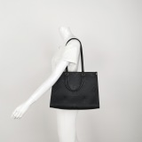 Louis Vuitton(LV) OnTheGo Tote Monogram Empreinte Giant MM — thumbnail 2