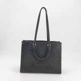 Louis Vuitton(LV) OnTheGo Tote Monogram Empreinte Giant MM — thumbnail 3