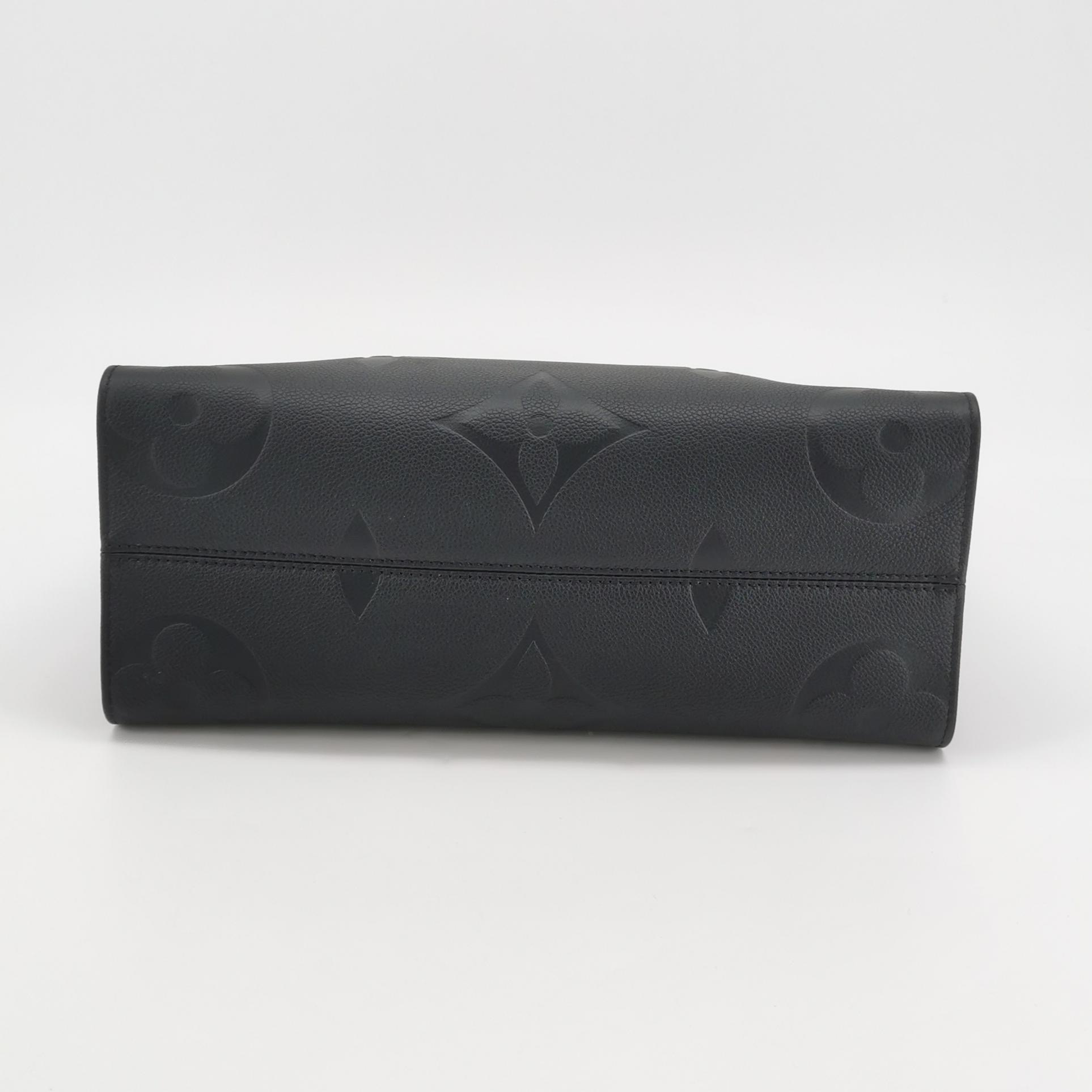 Louis Vuitton(LV) OnTheGo Tote Monogram Empreinte Giant MM — photo 6 of 13
