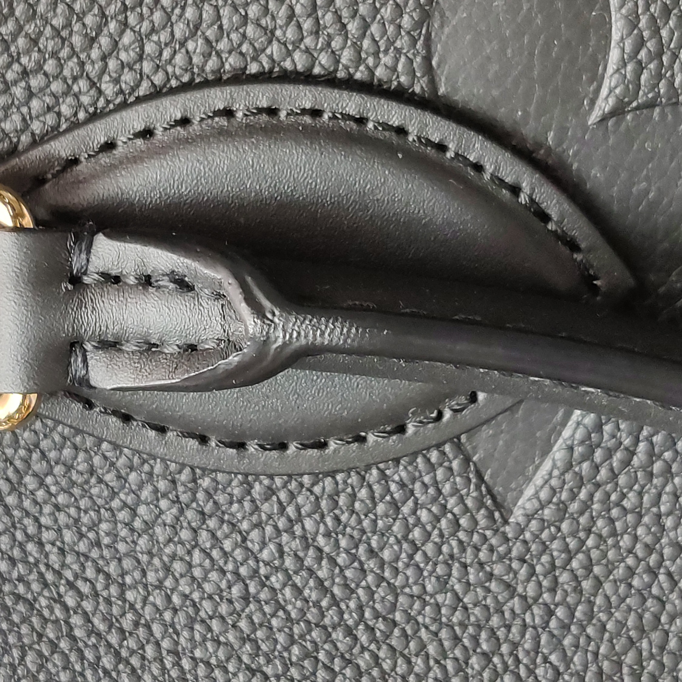 Louis Vuitton(LV) OnTheGo Tote Monogram Empreinte Giant MM — photo 11 of 13