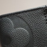 Louis Vuitton(LV) OnTheGo Tote Monogram Empreinte Giant MM — thumbnail 13
