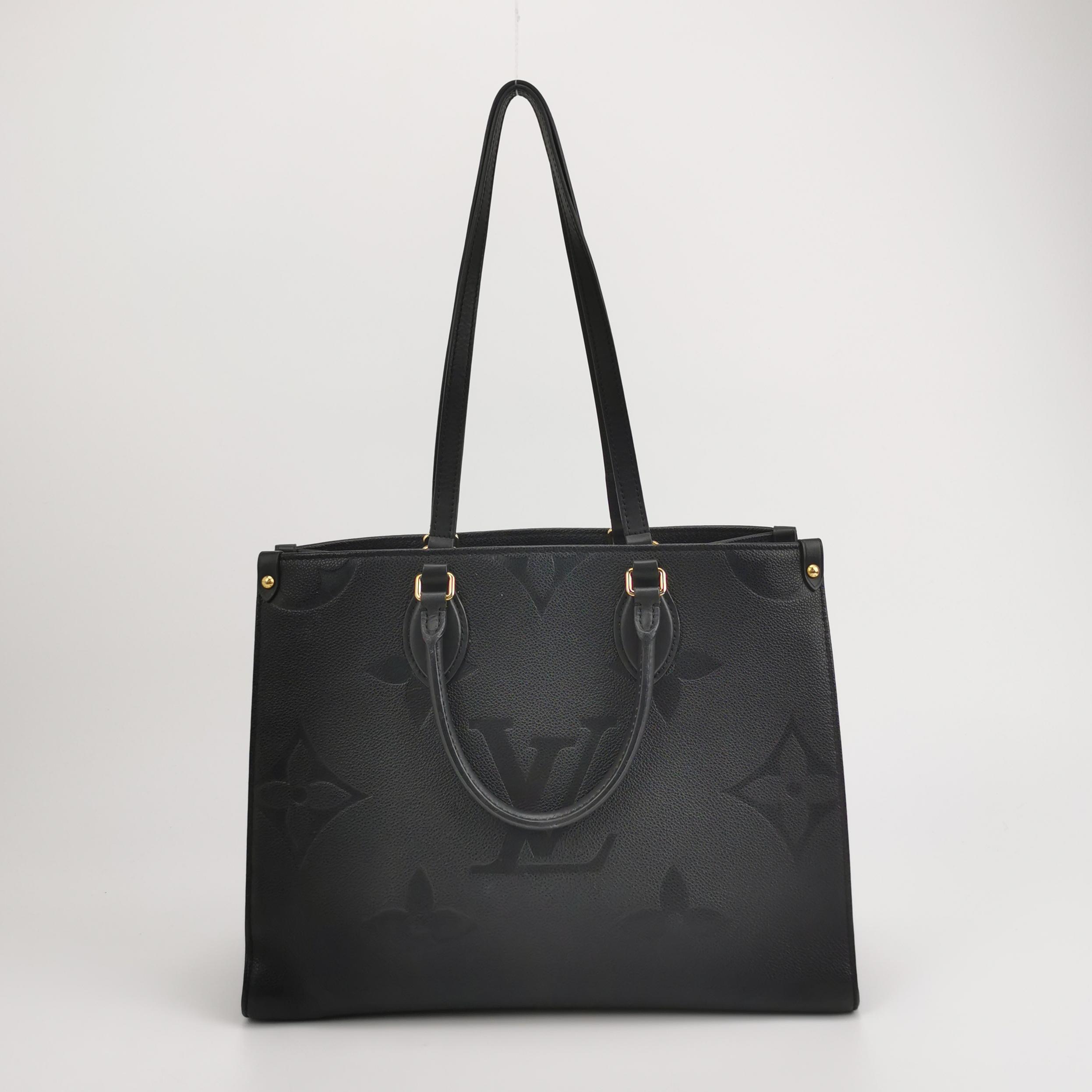Louis Vuitton(LV) OnTheGo Tote Monogram Empreinte Giant MM — photo 3 of 15
