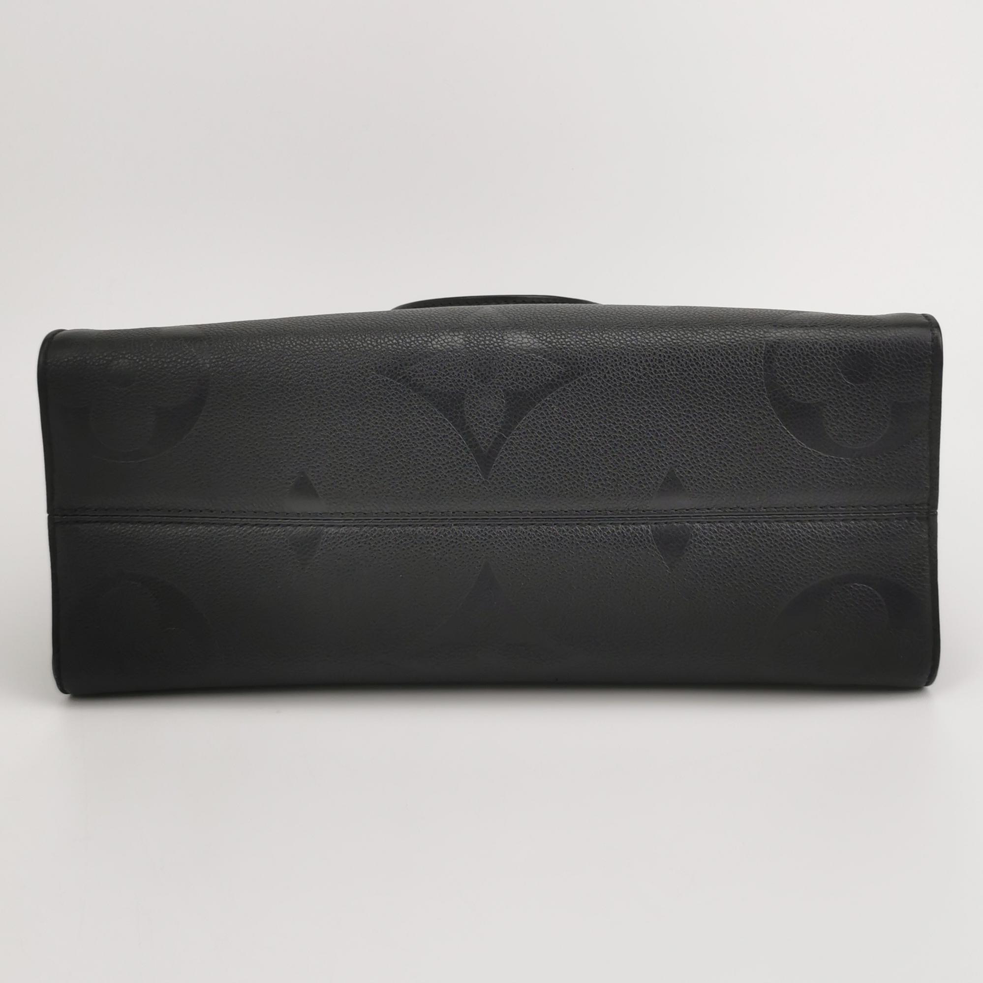 Louis Vuitton(LV) OnTheGo Tote Monogram Empreinte Giant MM — photo 6 of 15