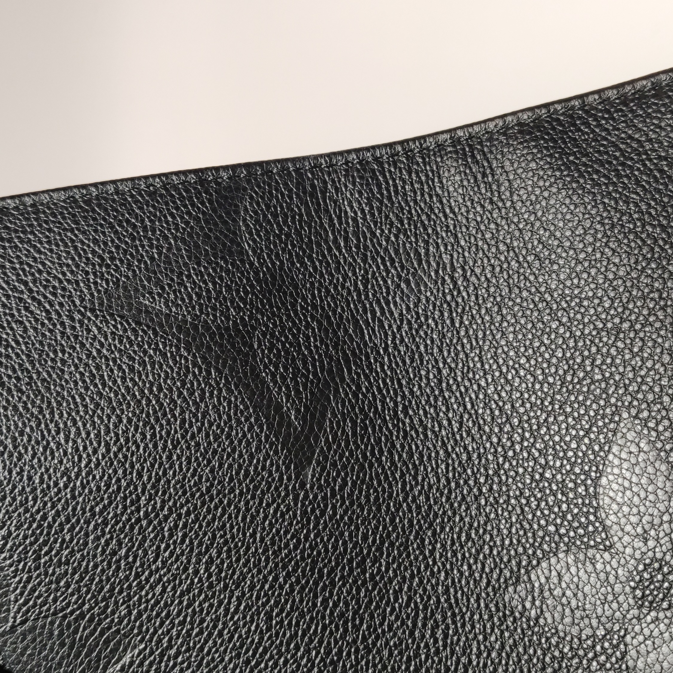 Louis Vuitton(LV) OnTheGo Tote Monogram Empreinte Giant MM — photo 10 of 15