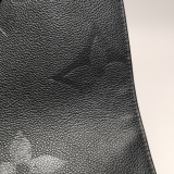 Louis Vuitton(LV) OnTheGo Tote Monogram Empreinte Giant MM — thumbnail 10