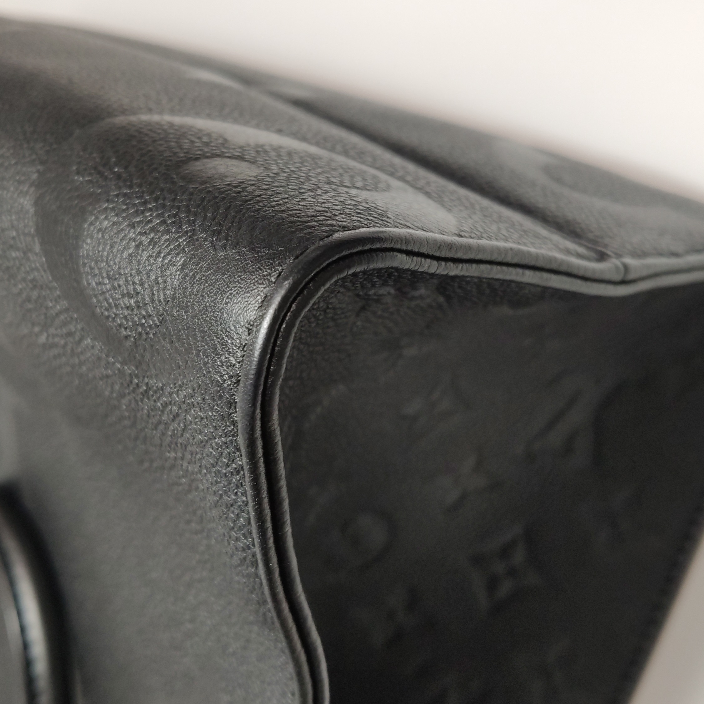 Louis Vuitton(LV) OnTheGo Tote Monogram Empreinte Giant MM — photo 12 of 15