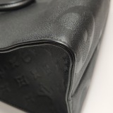 Louis Vuitton(LV) OnTheGo Tote Monogram Empreinte Giant MM — thumbnail 12