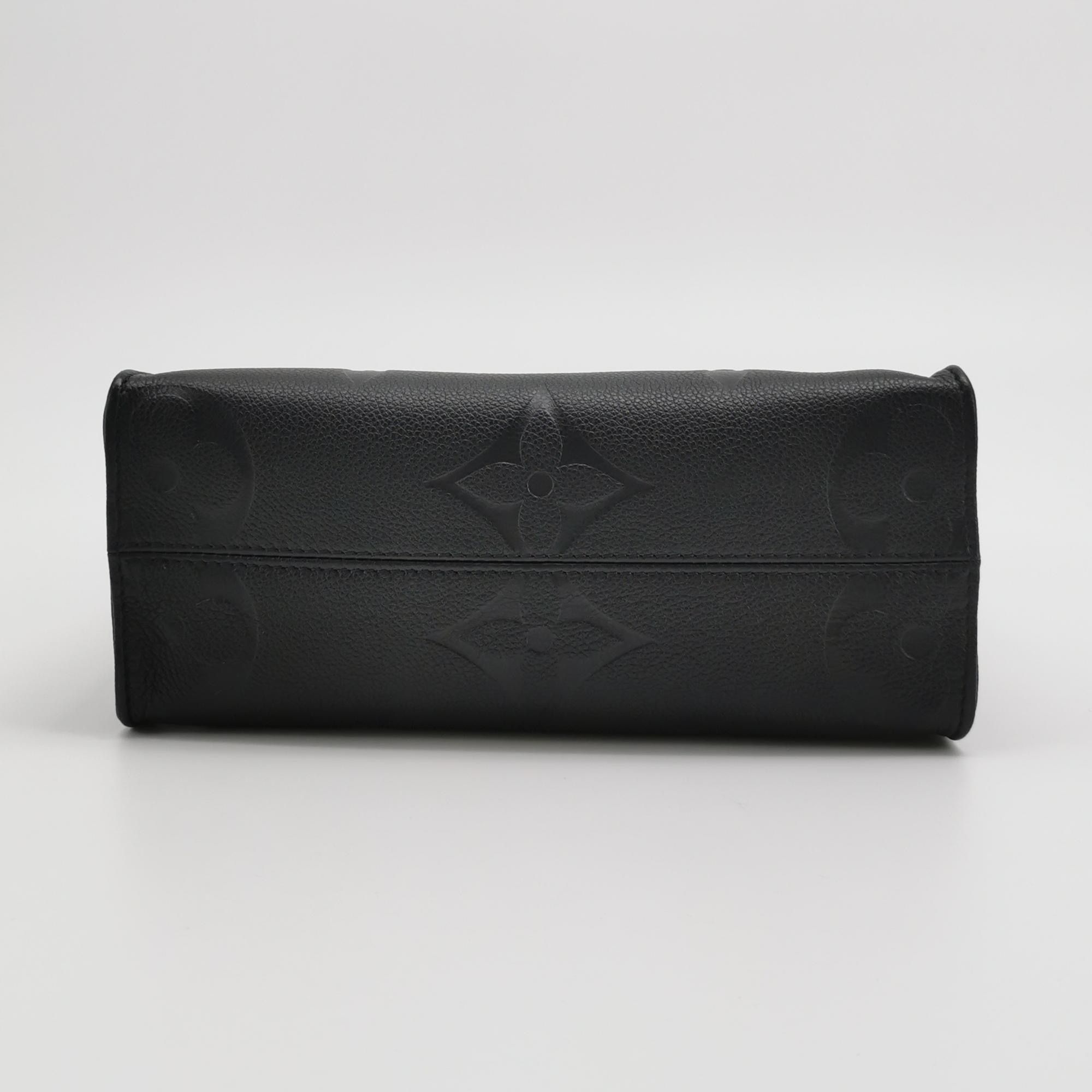 Louis Vuitton(LV) OnTheGo Tote Monogram Empreinte Giant PM — photo 6 of 13