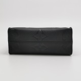 Louis Vuitton(LV) OnTheGo Tote Monogram Empreinte Giant PM — thumbnail 6