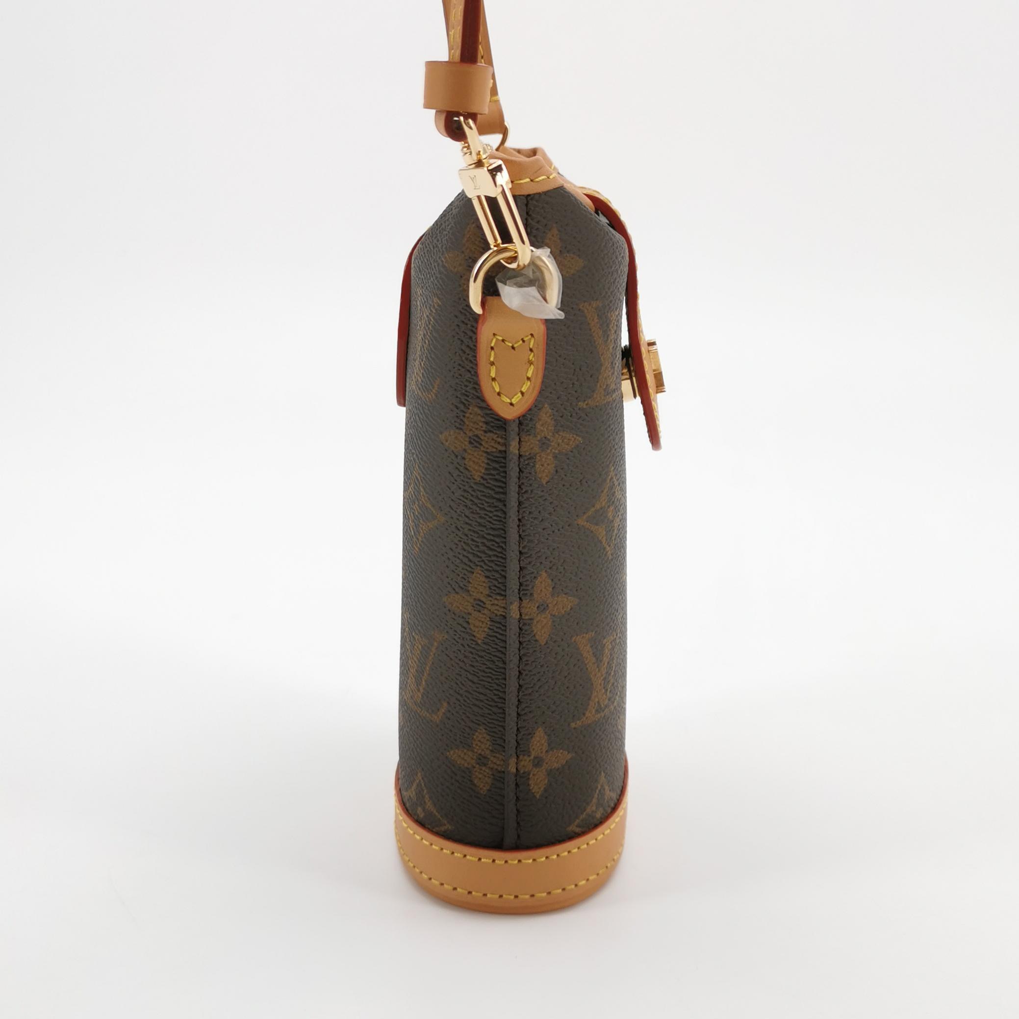 Louis Vuitton(LV) Fold Me Pouch Monogram Canvas — photo 5 of 15